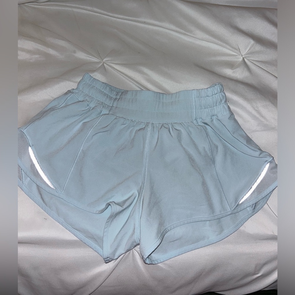 Lululemon hotty hot low rise shorts 2.5”